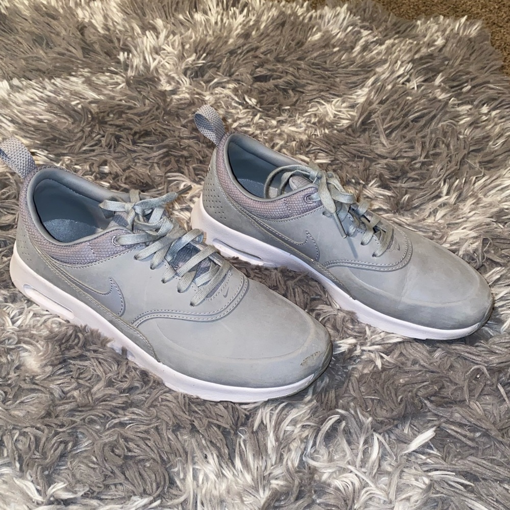 Nike gray sneakers